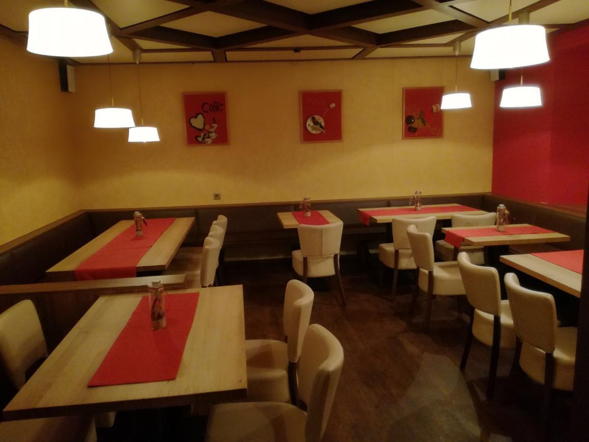 Gaststaette Peperoni Hotel บีเบอราค อันแดร์ ริสส์ ภายนอก รูปภาพ